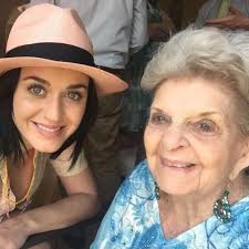 See 3 unbiased reviews of pearl, rated 4.5 of 5 on tripadvisor and ranked #51 of 735 restaurants in there aren't enough food, service, value or atmosphere ratings for pearl, japan yet. Katy Perry Se Despide De Su Abuela A Los Pocos Dias De Anunciar Su Primer Embarazo