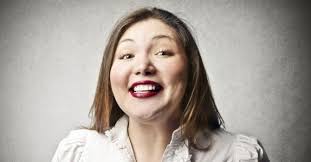 De nombreuses opportunités coiffures s'offrent à un visage rond, voici nos conseils pour trouver la coupe et coloration idéale pour un visage arrondi. Quelle Coiffure Pour Un Visage Rond Fourchette Bikini