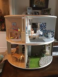 Axel ewen setzt noch eins drauf und baut drehbare tiny houses, um damit die passive sonnenenergie optimal einfangen und den. Rundes Drehbares Puppenhaus Puppenhaus Barbie Puppe Haus Diy Puppenhaus Mobel