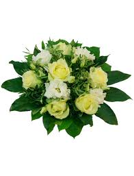 Zwei junge frauen und mütter, die es lieben ihre kreativität in jeden strauß blumen einzubringen. Blumenstrauss Rosen Lysianthus O 26 30 Cm Hagebau De