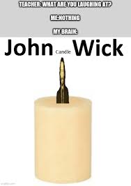 Birbirine aşık ve masanın üzerine kafalarını dayayıp el ele tutuşan rosromantik bir genco çift ve onların çevresindeki kızlı. Candle Memes Gifs Imgflip