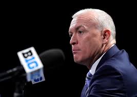 A flamboyant suit, a sarcastic coach: sights and soundbites from Big Ten  basketball media day