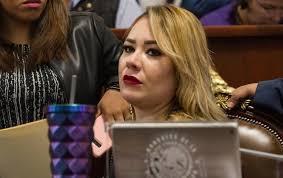 Like most celebrities, alessandra rojo de la vega tries to keep her personal and love life private, so check back often as we will continue to update this page with new dating news and rumors. Pide Ex Pevemista No Darle Prerrogativas A Ella Ni A Rojo De La Vega