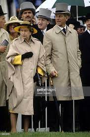 Queen Elizabeth Ll And Prince Philip Duke Of Edinburgh Wear Britische Konigsfamilie Britische Monarchie Konigin Elisabeth