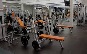 Lakeshore sport & fitness gives exercisers ample reasons to stick around after their workouts end. Gyms Lincoln Park Illinois Lakeshore Sports Fitness
