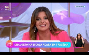 No programa dois às 10 de hoje, na tvi, a apresentadora maria botelho moniz não conseguiu conter a indignação com a história de leandro, um jovem que ficou tetraplégico e totalmente dependente após sofrer uma agressão na escola. Maria Botelho Moniz Revolta Se Em Direto No Dois As 10 Estou Indignada Tenho Vergonha Vip Pt
