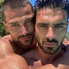 Michele morrone is an actor, known for 365 päivää (2020), medicit, firenzen valtiaat (2016) and untitled 365 days sequel (2022). Michele Morrone Says He S Like Brothers With Simone Susinna After Sharing Cosy Pic Which Sparked Gay Rumours Pinkvilla