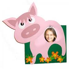 Les cadres rustiques fabriqués à l'aide de brindilles sont par exemple une suggestion très courante. Cadres Photos Sur Tete A Modeler