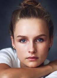 Olivia DeJonge: Biography, Movies, Net Worth & Photos