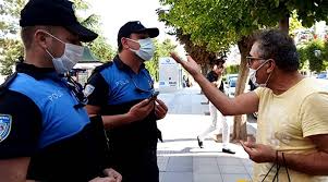 Maske Takmadigi Icin Para Cezasi Verilen Kisiden Polislere Iyi Maasiniz Cikti Maskeler Polis Para