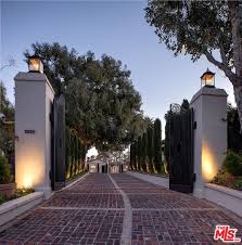 King james may have just found his new castle. Lebron James Spends 39m On A Beverly Hills Mansion With Hollywood History