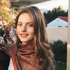 Elinor Ewing's Instagram, Twitter & Facebook