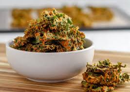 Pizza Kale Chips Recipe Recipe In 2020 Kale Chip Recipes Dehydrator Recipes Raw Food Recipes