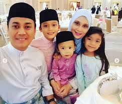 Download cinta antara benua youtube mp3. Mingguan Wanita Masih Ingat Dengan Arni Nazira Penyanyi Facebook