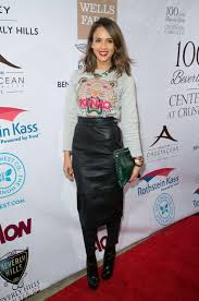 Jupe Crayon 10 Inspirations Pour Adopter Cette Tendance Tenues Avec Jupe Crayon Jupe Crayon Jupe Crayon En Cuir Noir