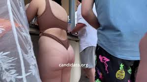 PAWG SHAKING DAT PHAT BOOTY CANDID - Porn - EroMe