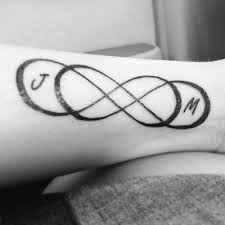 Infini femme a tatouer sur pied avec mot love. 1001 Idees Tatouage Infini Un Motif Pour L Eternite