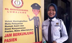 Fasilitas mandiri sms, mandiri online dan mandiri call menambah kenyamanan anda bertransaksi dimana dan kapan saja sehingga. Keramahan Satpam Amelina Melayani Di Rs Bhayangkara Lumajang Jurnal Security