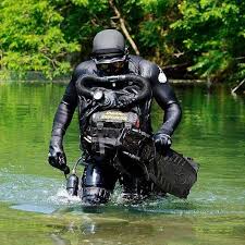 Pin By Mario Como On Navy Commercial Divers Diving Diver Frogman