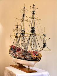 La Licorne Est Un Trois Mats Fictif Qui Apparait Dans Les Aventures De Tintin Dans Les A Maquettes De Bateaux Maquette Bateau Bois Construction Maquette Bateau