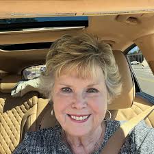 Honey, you're looking at my post, and you can't even say hi to me or you  don't love me anymore 💔it's me Tim McGraw i love you ♥️