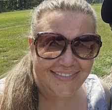 Who can style hair in Bolivar, Missouri?