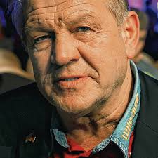 Harte Schläge, gezielte Tritte und eine tobende Menge