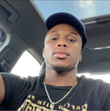 Darius Davis's Instagram, Twitter & Facebook