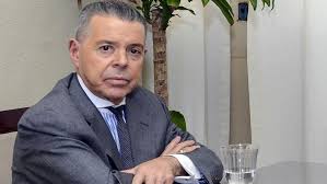 Jul 02, 2021 · oyarbide es conocido por haber investigado causas con repercusión pública, algunas de las cuales tienen como protagonistas a altos funcionarios políticos del gobierno de carlos menem. Nmw3wcb1jverlm