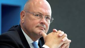 Böhmermann-Sendung: Ministerium sammelte schon länger Material gegen  Schönbohm