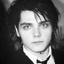 Emille Lee's Instagram, Twitter & Facebook