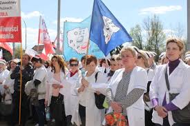 Powstrzymanie się od pracy na dwie godziny, a do tego pikiety w wielu miejscach. Dzisiaj W Rzeszowie Wielka Manifestacja Pielegniarek Portal Esanok Pl Telewizja Sanok Aktualnosci Ogloszenia Firmy