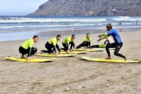 Trouve la planche idéale filtrer. Cours De Surf Debutants Red Star Surf School Lanzarote