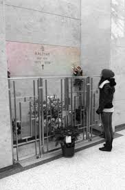 Freddie mercury was first to be played by sacha baron cohen, then ben whishaw, although it's hard to see how either could have done a better job than the actor the role eventually went to, rami malek. Warum Ist Die Queen Of Rn B Aaliyah Gestorben Tod Soul