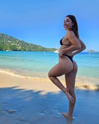 Sydney Lint: Hot Super Model (OnlyFans Review) | fanscribers.com