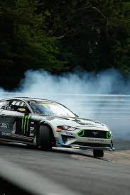 Vaughn Gittin Jr The Drift King Of The Ring 2018 Ford Mustang Rtr Photo By Larry Chen Super Carros Carros Carros Esportivos