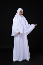 Jawaban adapun yang sunnah bagi orang yang ihram adalah menjadikan selendang pada kedua pundak dan kedua. Pakaian Ihram Perempuan Dan Laki Laki Serta Cara Memakainya Hasuna Tour