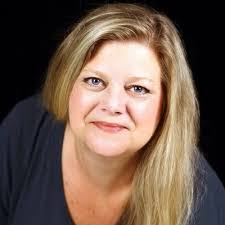 Leslie Denlinger's Instagram, Twitter & Facebook