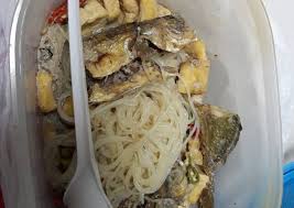 Similar to laksam, laksa kuah putih or also known as laksa lemak in pahang and laksa terengganu, is another popular east. Bagaimana Cara Memasak Ikan Goreng Laksa Kuah Putih Terimakasihguruku Yang Maknyus