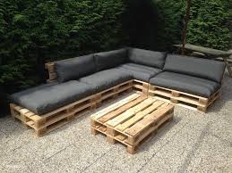 Fotel, sofa czy kanapa to nie tylko mebel wypoczynkowy, choć z tym jest kojarzony zdecydowanie najczęściej. Ferienwohnung Chalet Garderen In Garderen Gelderland Niederlande Mieten Wohnung Mobel Aus Paletten Gartensofa