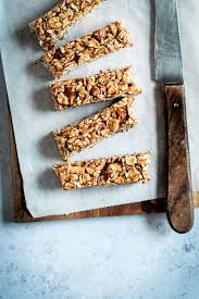 Snack Attack Eine Kleinigkeit Um Die Lunchbox Aufzupeppen Granola Bars Mit Mandeln Snack Kleinigkeit Mandeln