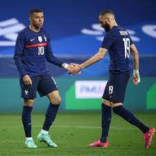 Kylian mbappé (france) right footed shot from outside the box is saved in the top right corner. Real Madrid Transfer News Benzema Urges Mbappe To Join