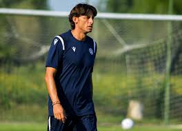 Marco scorsini, allenatore della polisportiva monti cimini, non parla di vice allenatore né di allenatore in seconda, ma di primo collaboratore. Gabriele Cioffi Dalla Serie D A Poggibonsi Al 3 1 All Olimpico Contro La Lazio Sulla Panchina Dell Udinese Sportchianti