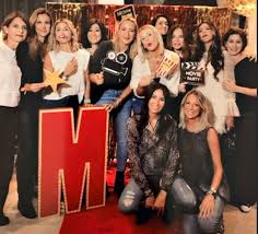 Secondo quanto riportano alcune indiscrezioni pare proprio che sarà lui il nuovo inviato de l'isola d. Alessia Marcuzzi Famiglia Super Allargata Al Compleanno Della Figlia Mia Lei Dice Mamme A Spillo