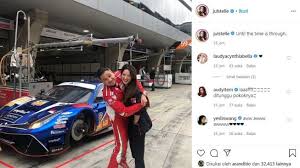 Find out everything you need to know about david tjiptobiantoro. Go Public Julie Estelle Pamer Foto Dipeluk Pembalap David Tjiptobiantoro