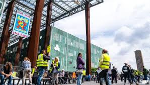 Die demonstratie werd verboden omdat de iedereen heeft vrijheid van meningsuiting en het recht om te demonstreren. Transport Online Anti Lockdowndemonstratie Eindhoven Rustig Verlopen