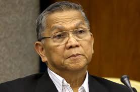 Angelo Reyes commits suicide, 65