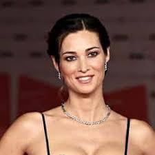 Manuela Noble's Instagram, Twitter & Facebook