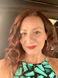 Beth Trapp's Instagram, Twitter & Facebook