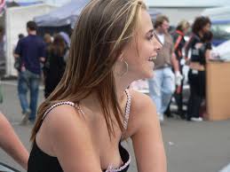 Downblouse Hard Nipples Creepshot – Sexy Candid Girls